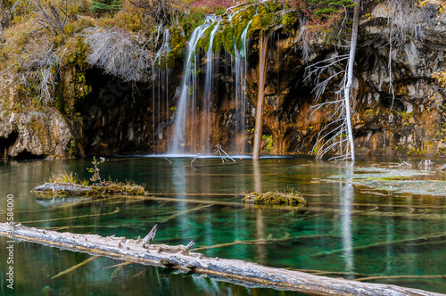 Fototapeta Naklejka Na Ścianę i Meble -  waterfall at hanging lake