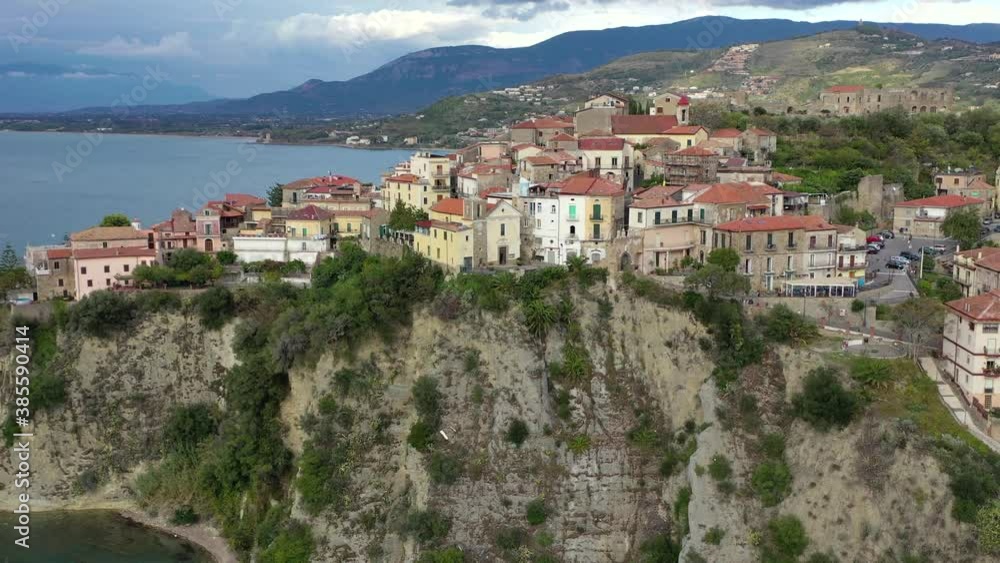 ripresa aerea intorno al borgo antico di Agropoli, affacciato sul porto turistico ripresa aerea intorno al borgo antico di Agropoli, affacciato sul porto turistico