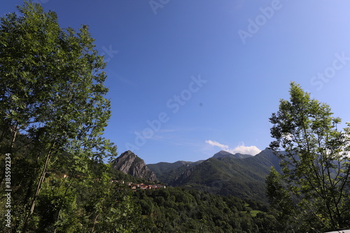 Wallpaper Mural Castilla y León. León. Valdeón. ¿Por qué subir montañas- Porque están ahí. [George Mallory] Torontodigital.ca