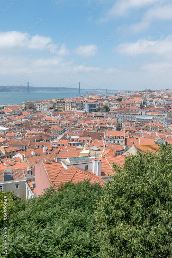 Obraz premium discovery of the city of Lisbon in Portugal. Romantic weekend in Europe.