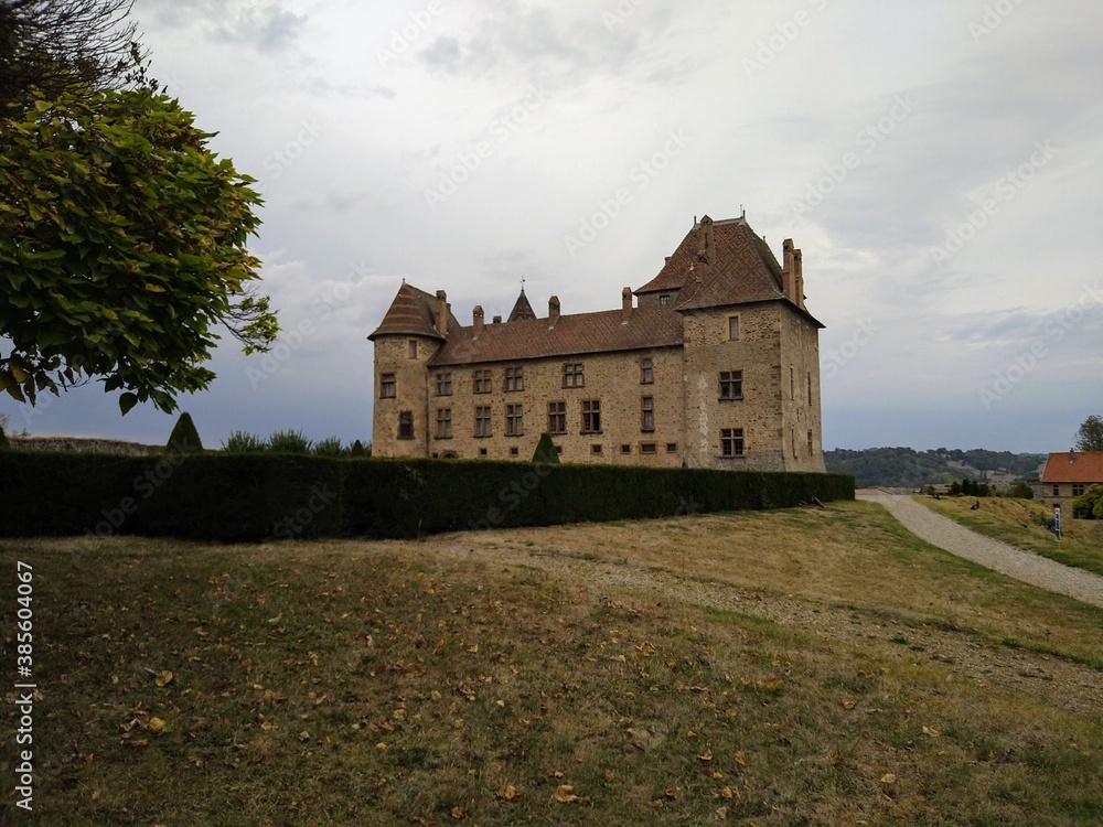 Le château de Septême, ancien château fort médiéval du 14 ème siècle, vue de l'extérieur, ville de Septême, département de l'Isère, France