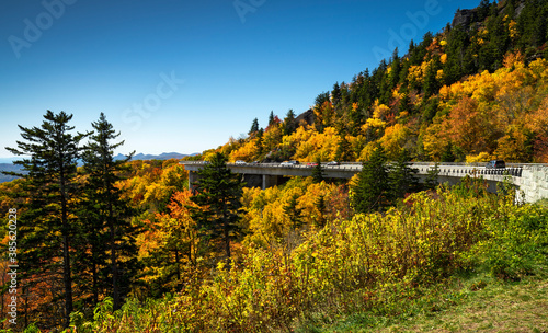 Obraz na plátně Linn Cove Viaduct Fall on the Blue Ridge Parkway