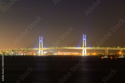 神奈川県 横浜 大さん橋から眺める横浜ベイブリッジの夜景