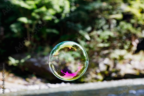 Wallpaper Mural 空に浮かぶシャボン玉 Torontodigital.ca