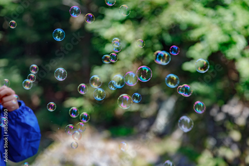 Wallpaper Mural 沢山のシャボン玉が舞う様子 Torontodigital.ca