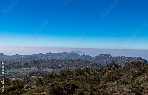 beautyful view of aravali mountain range at a height of 1722 meters (5676 feet), Guru Shikhar temple