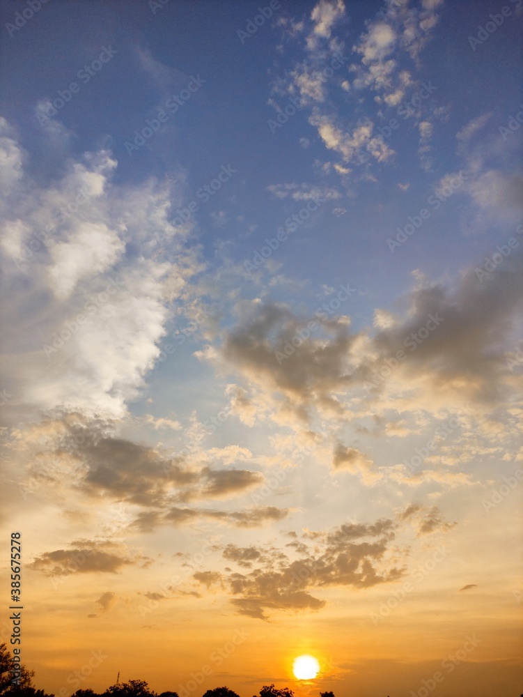 Obraz premium sunset over the field