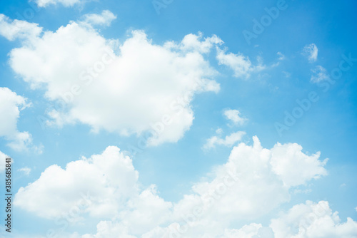 Fototapeta Naklejka Na Ścianę i Meble -  Cloudscape with fluffy white cloud in blue sky.