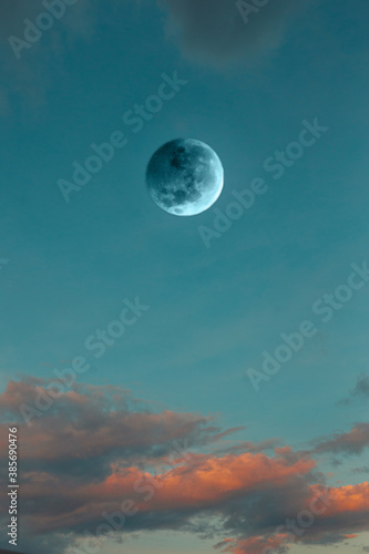 moon in the sky / luna en el cielo