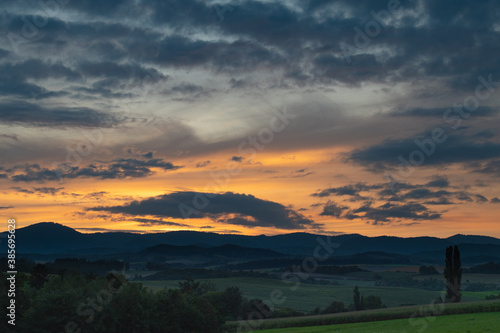 10月美瑛龍の鳴く夕景