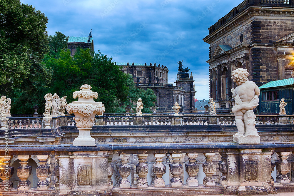 Fototapeta premium Dresden Zwinger Sachen Frauenkirche Deutschland Goldener Reiter Schloßstraße 