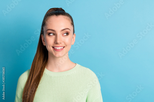 Close-up portrait of her she nice attractive pretty cute curious cheerful cheery brown-haired girl looking aside copy space decision isolated over bright vivid shine vibrant blue color background