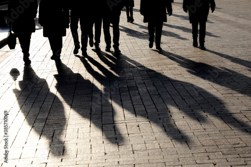 Schilderij op canvas Silhouettes and shadows of people on the city street