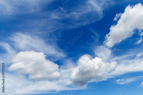 Cumulus clouds in a blue sky © Алексей Смышляев