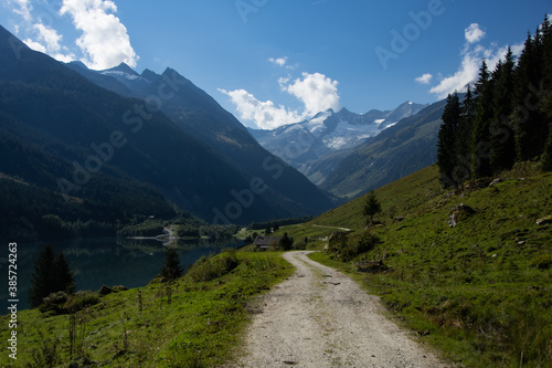  Beautiful hiking trail around the Durlaßboden reservoir in good weather with a view of snow-capped mountains