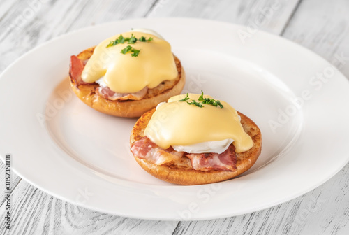 Foto Eggs Benedict with bacon