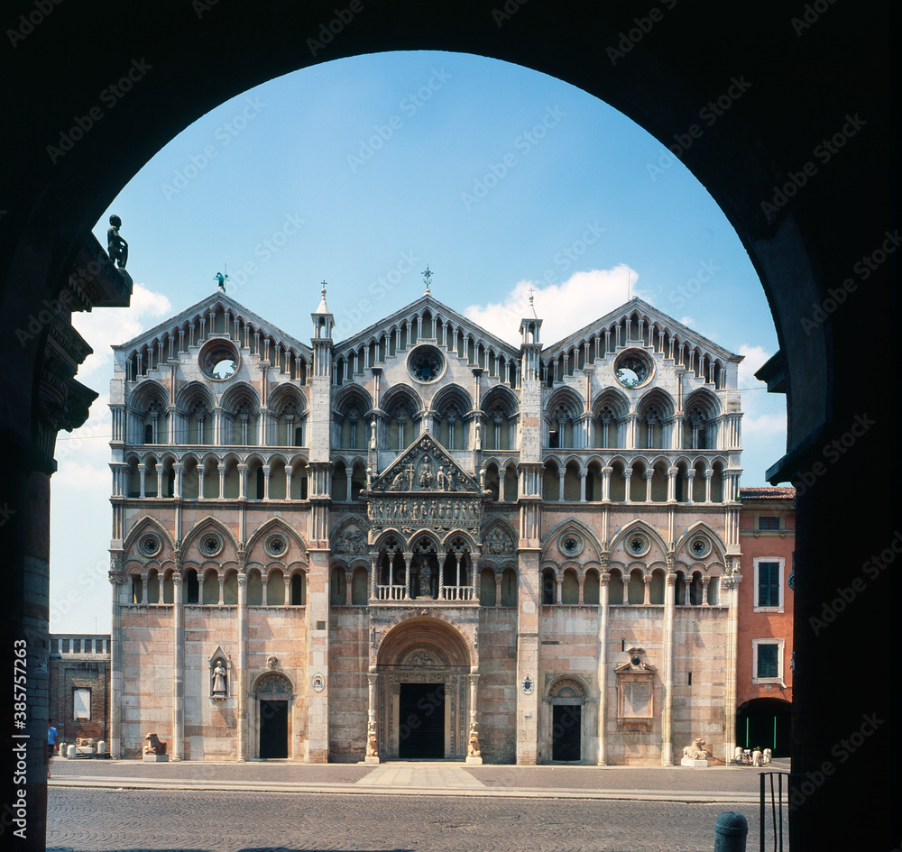 Ferrara. Emilia Romagna.. Cattedrale di San Giorgio Martire	1135	Romanico, gotico, rinascimentale, barocco
Inizio costruzione	XII secolo