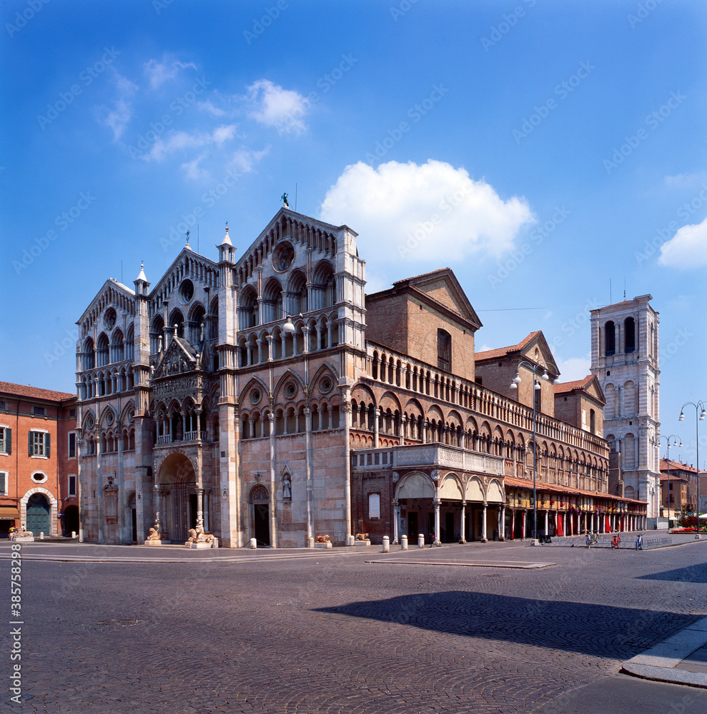 Ferrara, Cattedrale di San Giorgio Martire con la Loggia dei Merciai e il campanile dell'Alberti in Piazza Trento e Trieste 