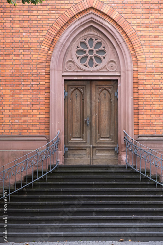 View of the side entrance of the Marktkirche in Wiesbaden / Germany © fotografci