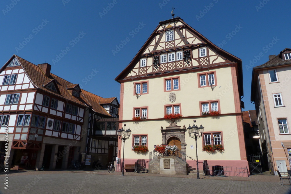 Obraz premium Rathaus Marktplatz Rotenburg an der Fulda - Fachwerkstadt in Hessen