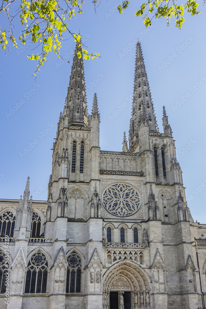 Fototapeta premium Bordeaux Cathedral (Cathedrale Saint-Andre de Bordeaux, from 1096) - Roman Catholic church dedicated to Saint Andrew. It is the seat of the Archbishop of Bordeaux. Bordeaux, France.