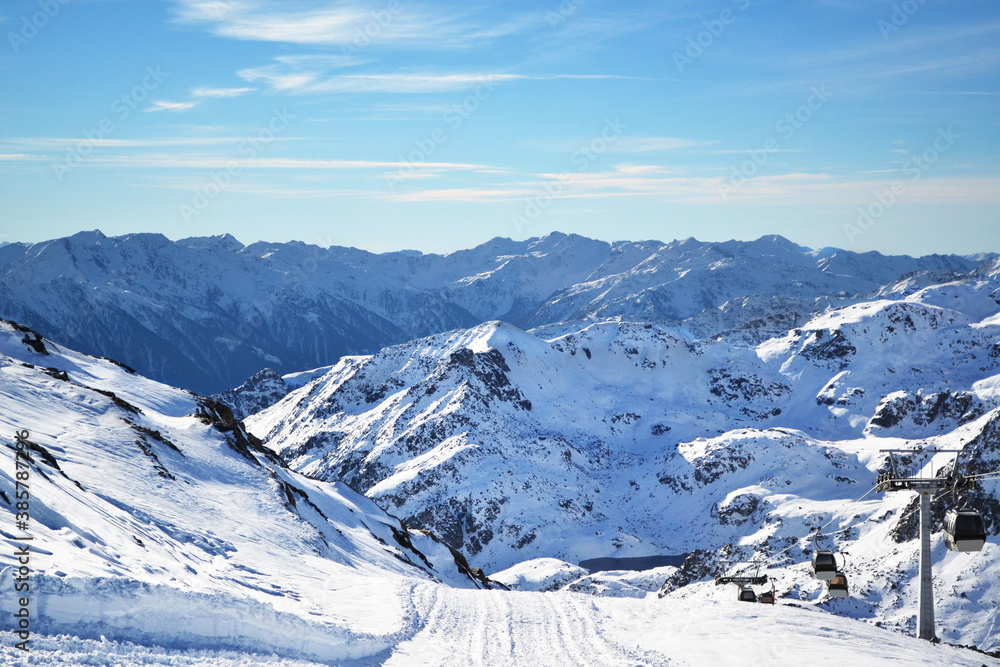 Obraz premium Beautiful landscape of winter mountains. The slope of the ski resort on a clear day.