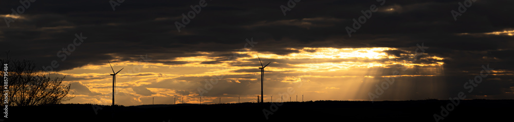 Obraz premium Windräder im Taunus Panorama