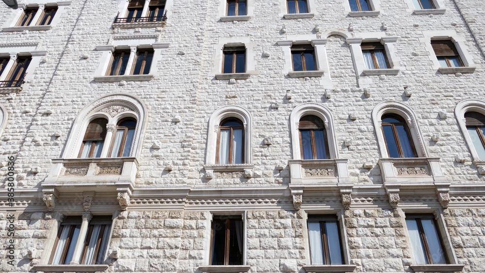 Balconi e finestre. Architettura italiana del Novecento