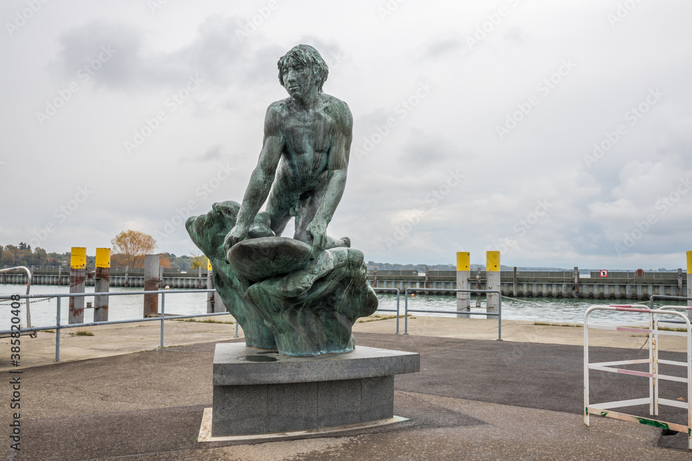 Skulptur am Hafen in Friedrichshafen am Bodensee