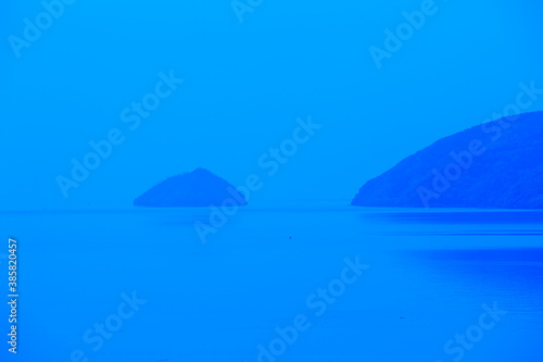 琵琶湖と竹生島 © Paylessimages