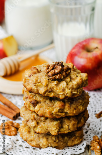 apples oats cinnamon cookies on a wood background
