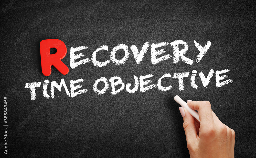 Fototapeta premium Recovery Time Objective text on blackboard