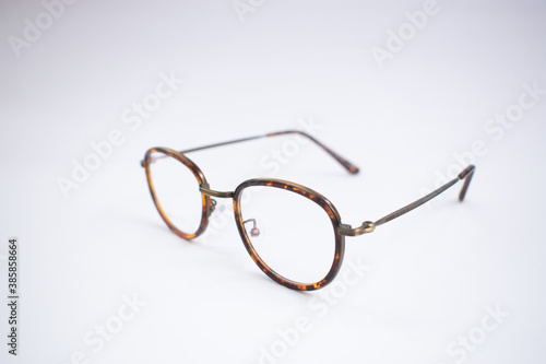 óculos com detalhes em estampa