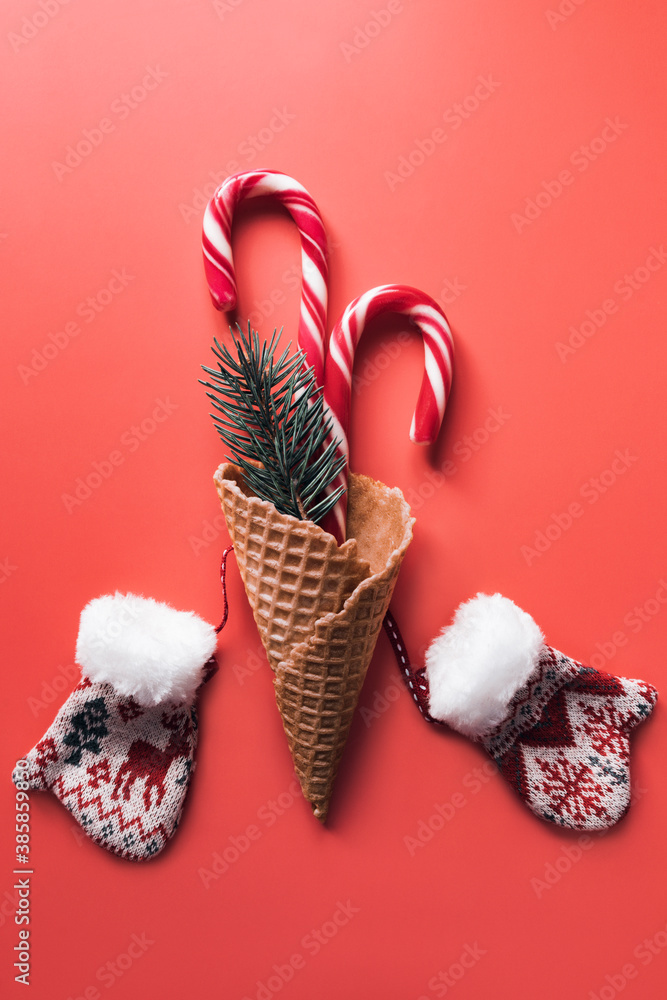 Φωτογραφία Christmas composition of lollipops, branches of a Christmas tree and New Year's toys