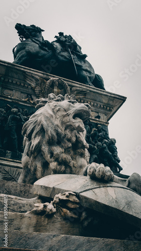 Statua di leone 1