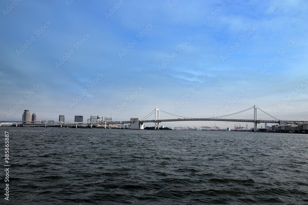 日の出桟橋から見た東京湾お台場風景