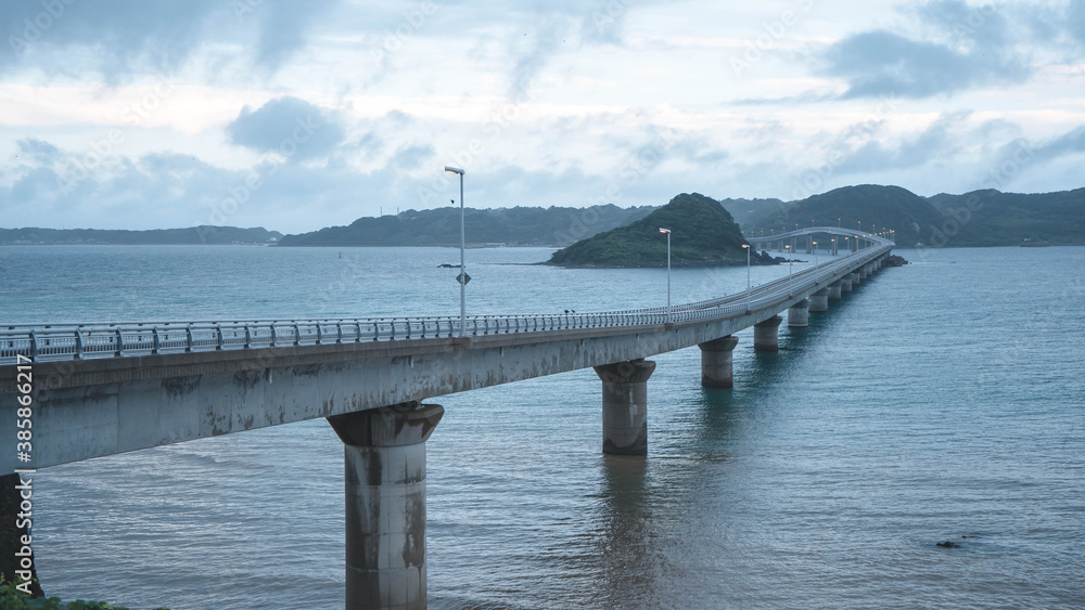 Obraz premium Bridge over the sea