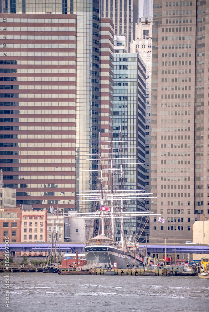 new york city skyline on a cloudy day