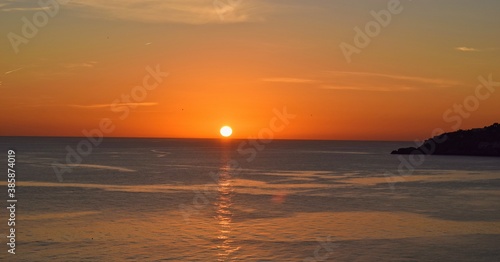 Atardecer en una playa de Granada