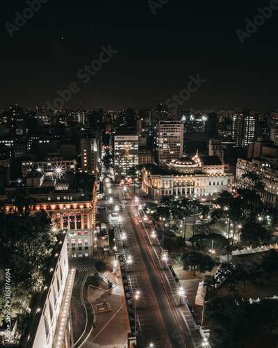 Centro Histórico de São Paulo durante a noite.