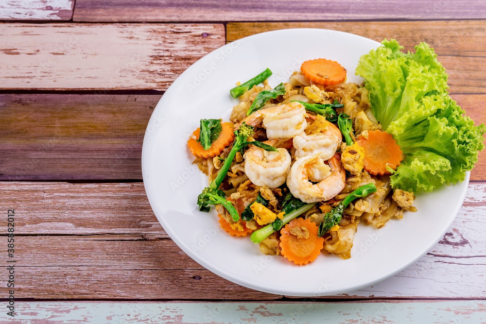 Stir-fried rice noodles with soy sauce and shrimp Stir-fried rice noodles with soy sauce and shrimp