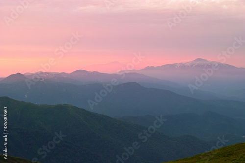 夕暮れの山々