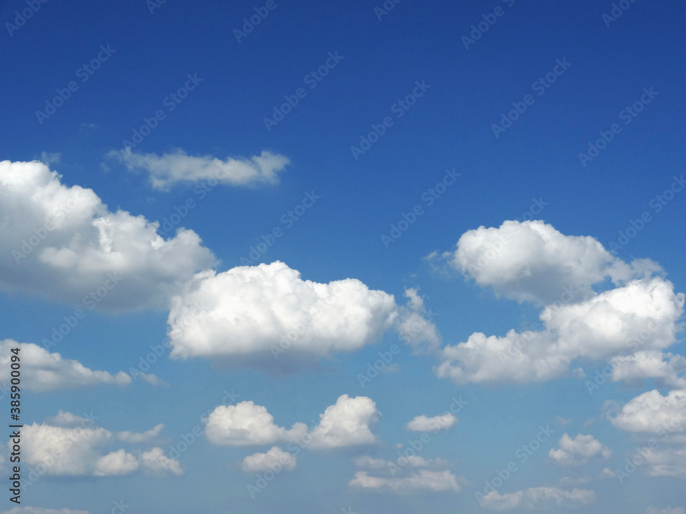 Fototapeta premium 白い雲と青空