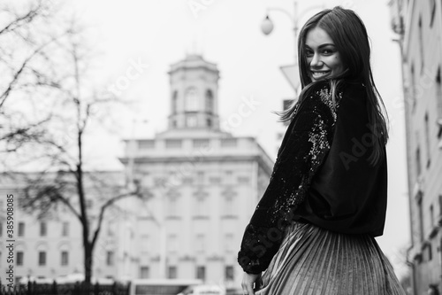 Portrait of a smiling woman in the city © Dulin