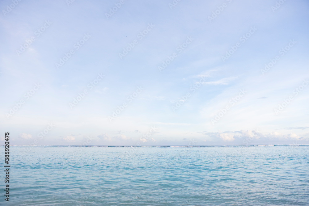 Fototapeta premium 朝方のタモンビーチ