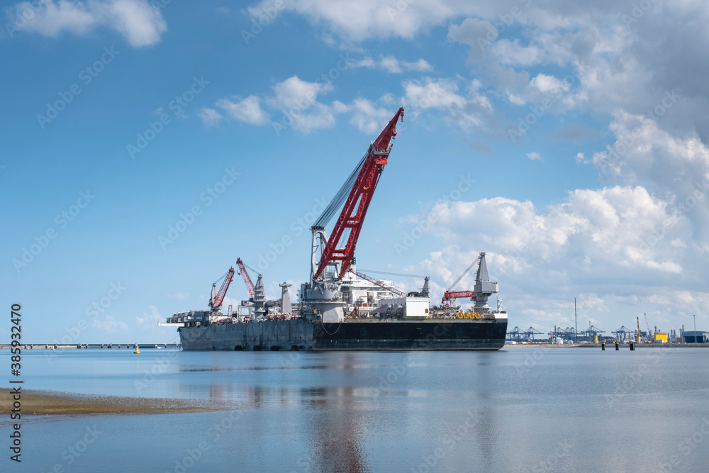 ROTTERDAM, MAASVLAKTE, THE NETHERLANDS Construction vessel moored at the Maasvlakte, Rotterdam in The Netherlands for performing final tests with the new 5000 tonne crane