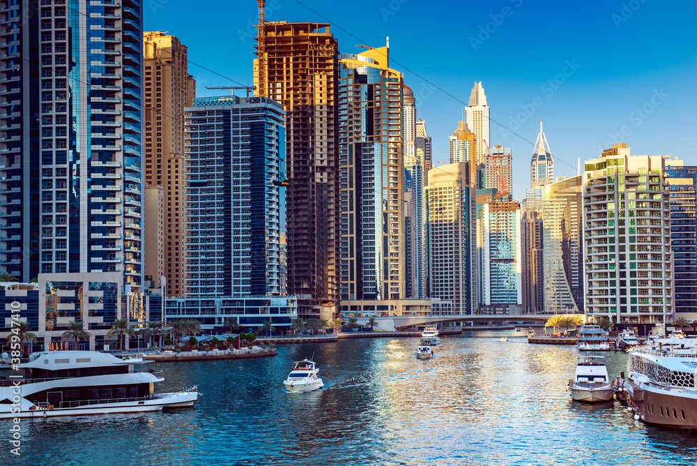 Obraz premium Dubai Marina at sunset