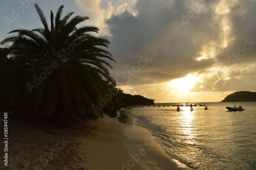 Fototapeta Naklejka Na Ścianę i Meble -  Sunset over the stunning beaches of Antigua and Barbuda in the Caribbean