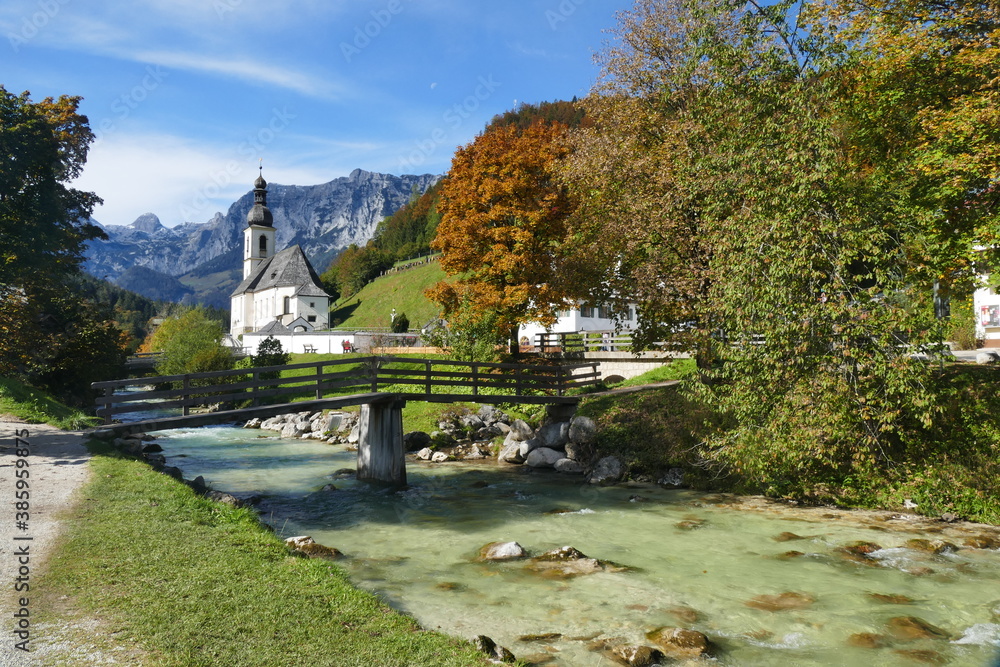 Obraz premium Blick auf die Kirche in Ramsau