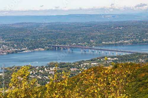 Tablou canvas View of the Newburgh-Beacon Bridge crossing the Hudson River from Mount Beacon
